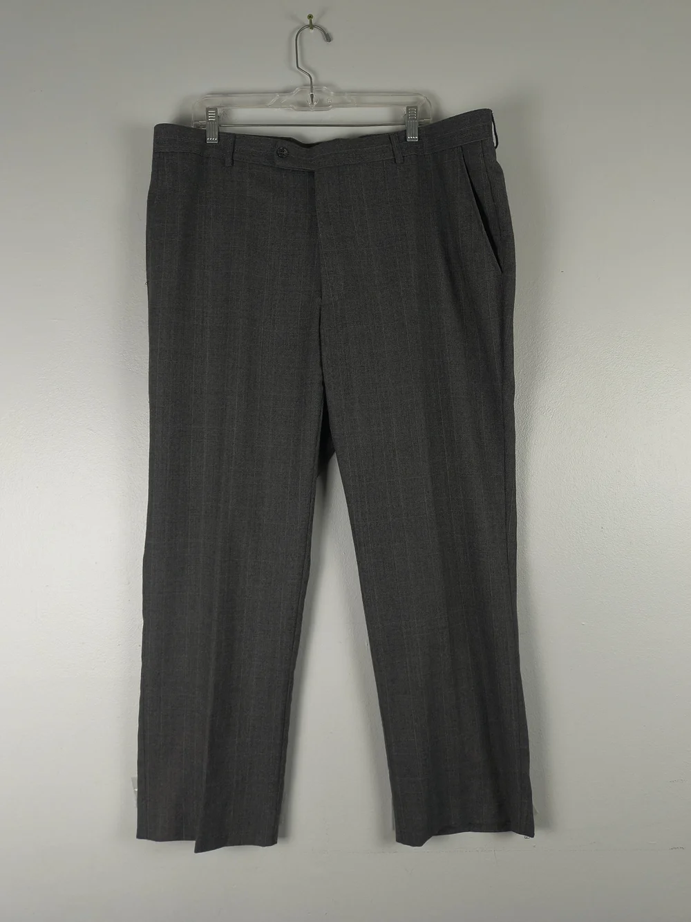 Daniel Hechter Suit Mens 46R Gray 2 Piece Plaid 100% Wool Notched Lapel 2 Button